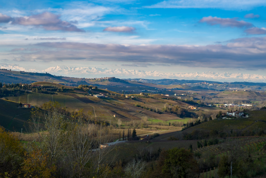 Uno splendido scorcio dalle Langhe alle Alpi